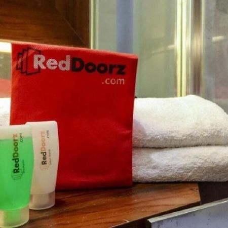 Reddoorz Near Pasar Turi Station Hotel Kapasari Luaran gambar