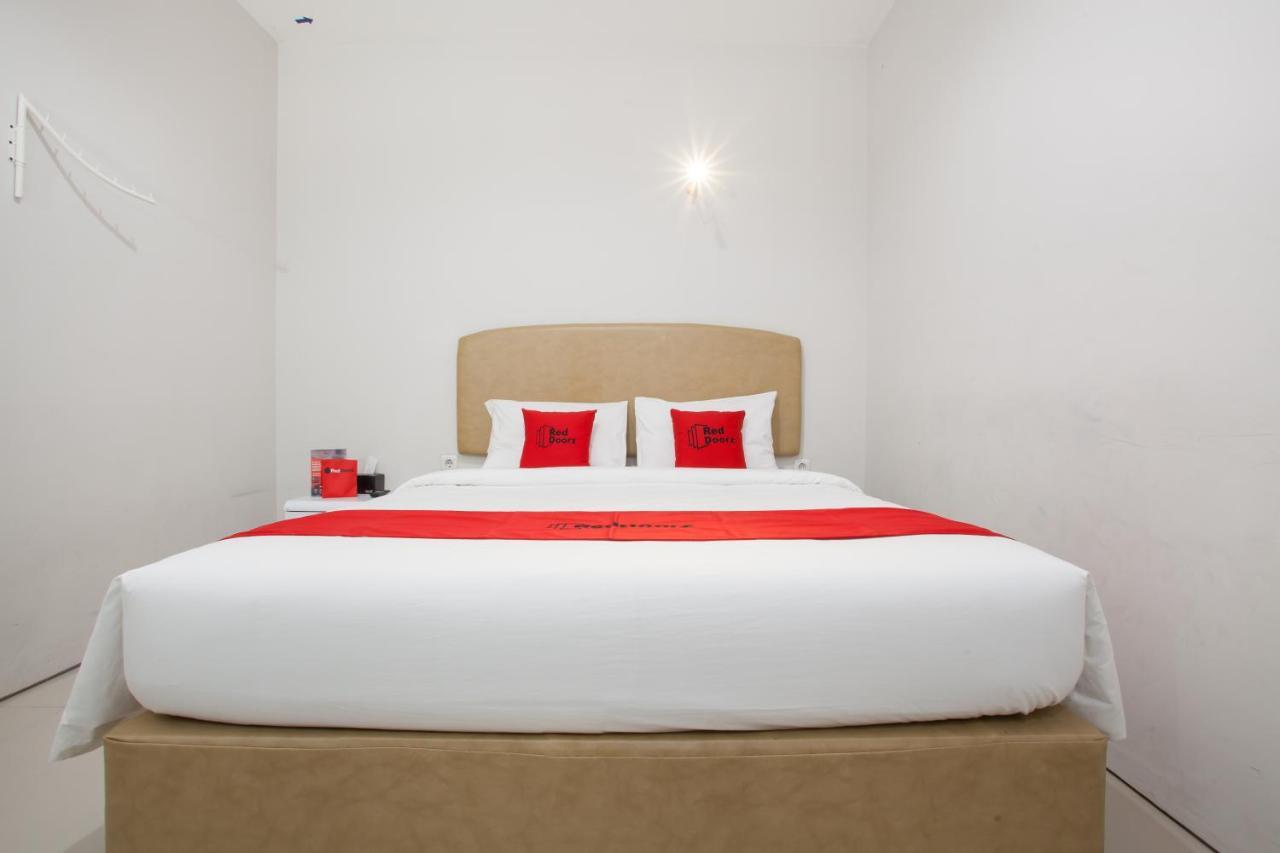 Reddoorz Near Pasar Turi Station Hotel Kapasari Luaran gambar