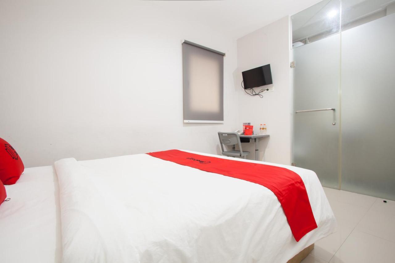 Reddoorz Near Pasar Turi Station Hotel Kapasari Luaran gambar