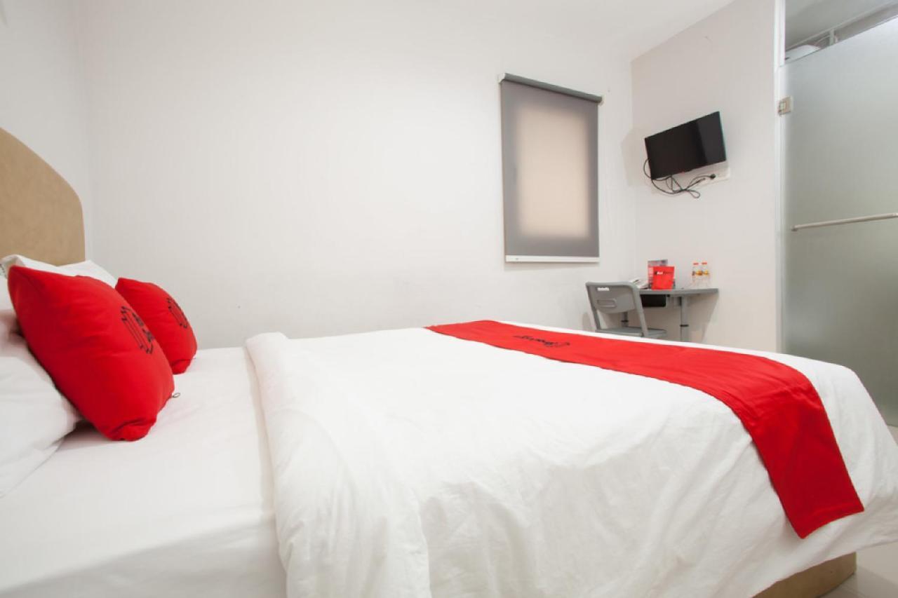 Reddoorz Near Pasar Turi Station Hotel Kapasari Luaran gambar