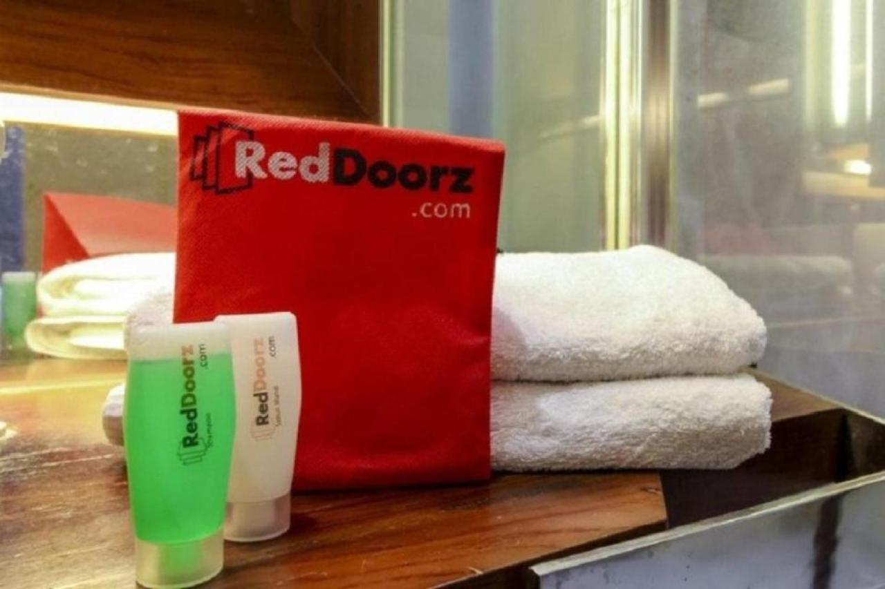 Reddoorz Near Pasar Turi Station Hotel Kapasari Luaran gambar